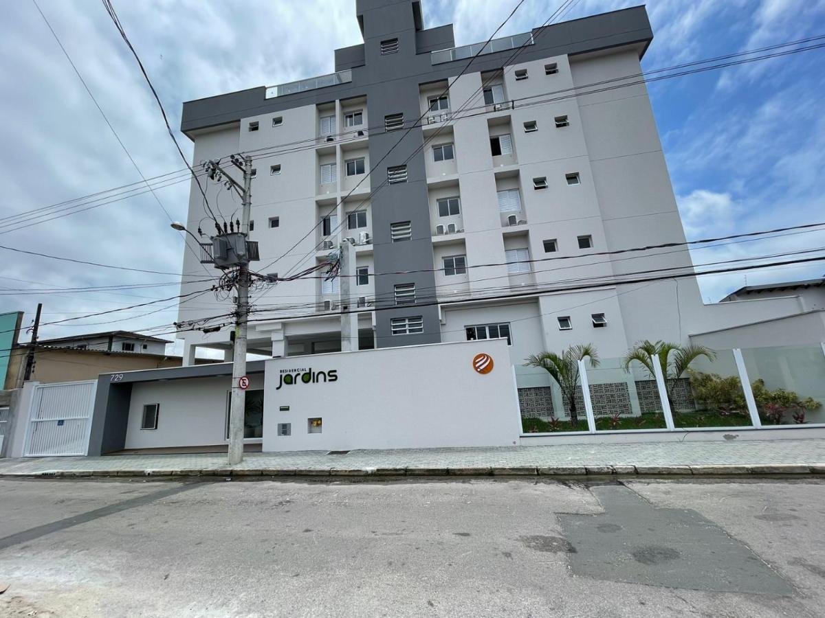 Апартаменты Apartamento Com Piscina No Centro Убатуба Экстерьер фото